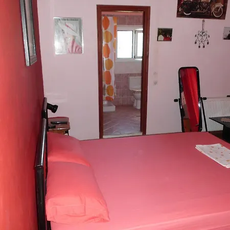 Apartment Tom's House Skriperon