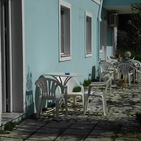 Tom's House Апартаменты Skriperon